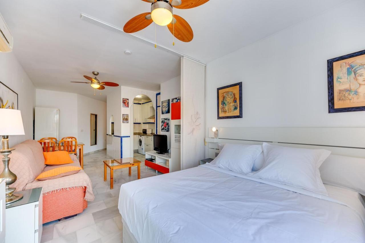 Homeforguest Bright Studio In La Carihuela Near The Beach Torremolinos Buitenkant foto