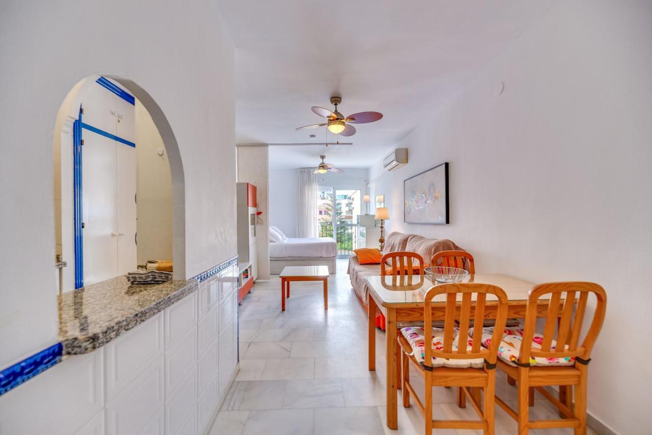 Homeforguest Bright Studio In La Carihuela Near The Beach Torremolinos Buitenkant foto