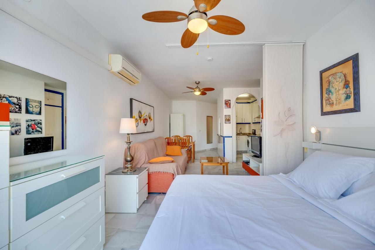 Homeforguest Bright Studio In La Carihuela Near The Beach Torremolinos Buitenkant foto
