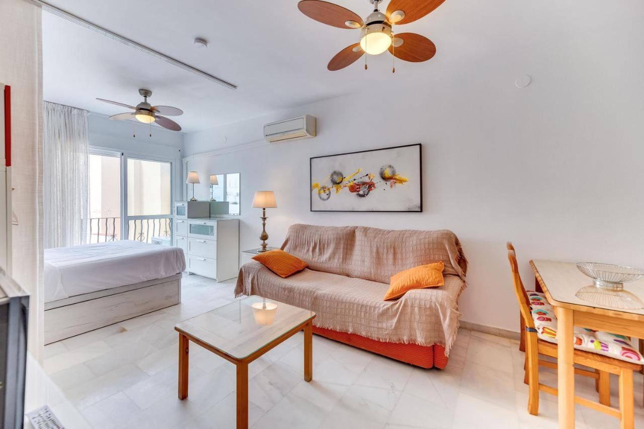 Homeforguest Bright Studio In La Carihuela Near The Beach Torremolinos Buitenkant foto