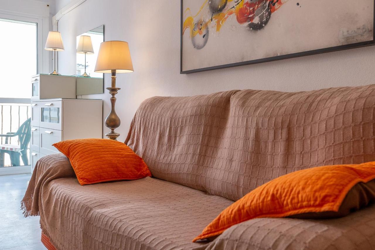 Homeforguest Bright Studio In La Carihuela Near The Beach Torremolinos Buitenkant foto